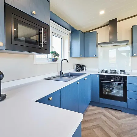 Host & - Kinara Chalé Pickering