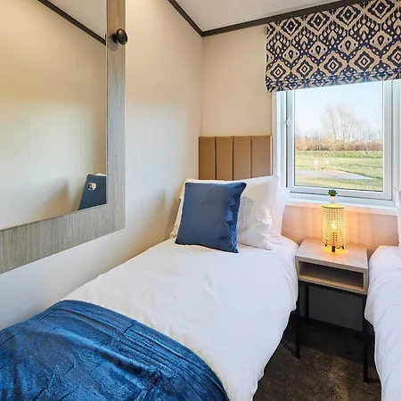 Chalet Host & - Kinara Pickering