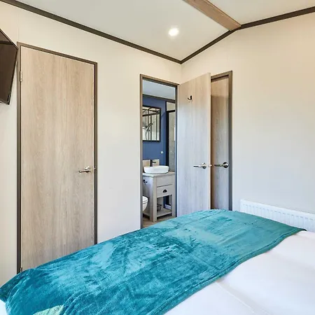 Host & - Kinara Pickering