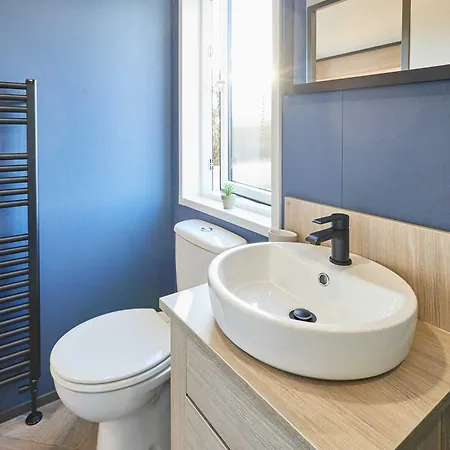 Host & - Kinara Chalé Pickering